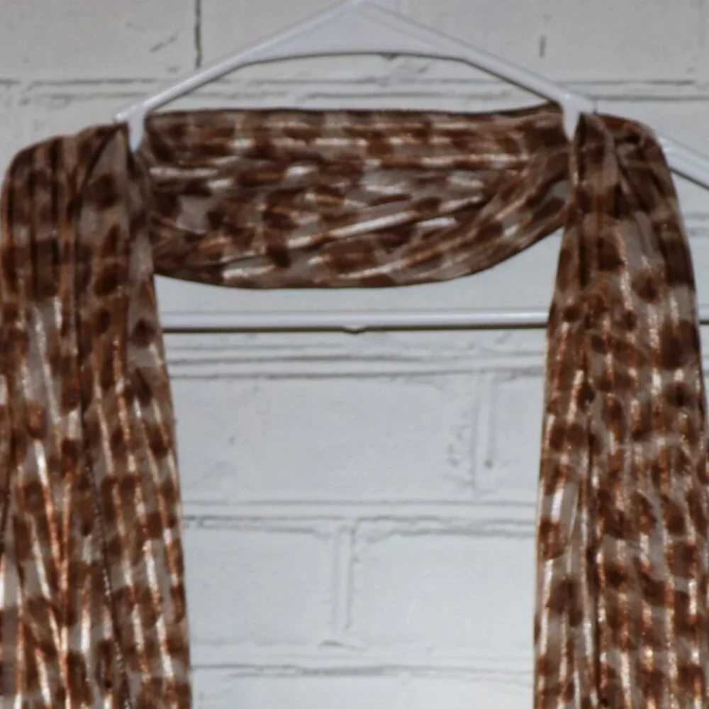 🤎 Brown & White Pleated Leopard‑Print Scarf · 13